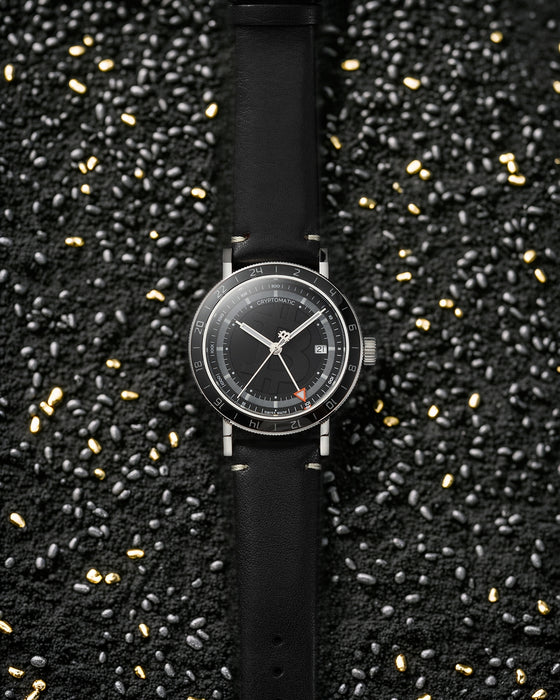 CRYPTOMATIC Jetsetter JET-111 lifestyle photo