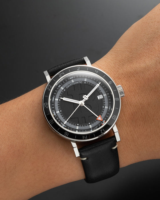 CRYPTOMATIC Jetsetter JET-111 on wrist