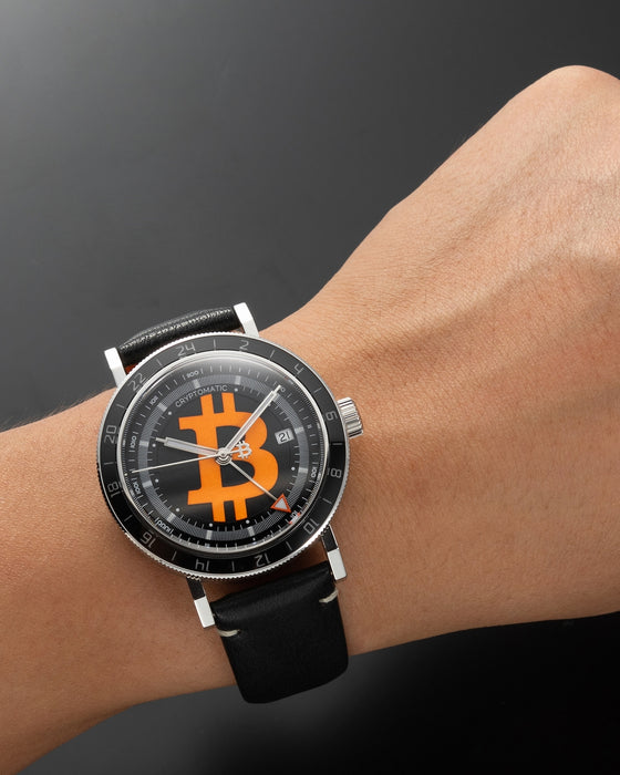 CRYPTOMATIC Jetsetter JET-112 lifestyle photo
