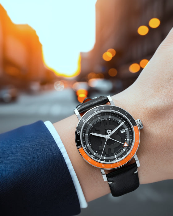 CRYPTOMATIC Jetsetter JET-121 lifestyle photo