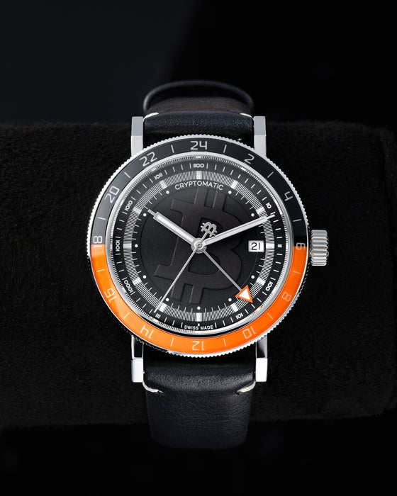 CRYPTOMATIC Jetsetter JET-121 lifestyle photo